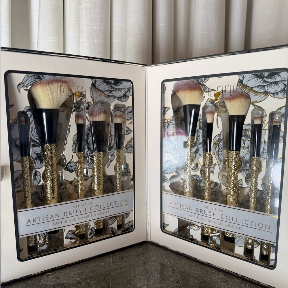 Makeup Brush Set - Gold and Black